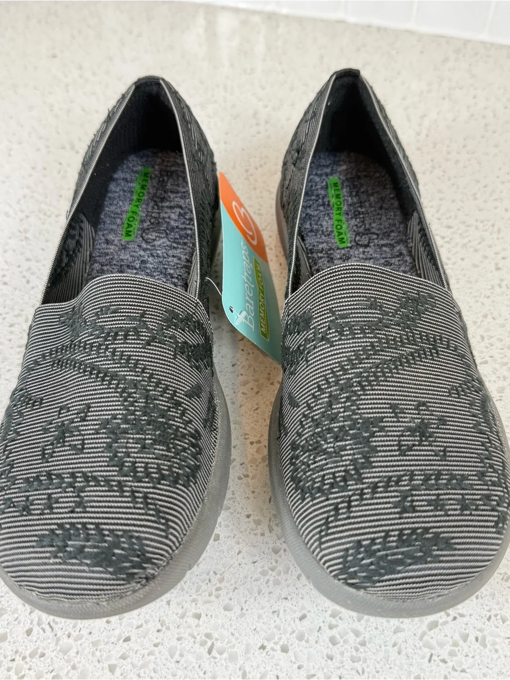 NWT Baretraps Kessie Memory Foam Slip On Comfort Flats Gray Black Womens 6M
